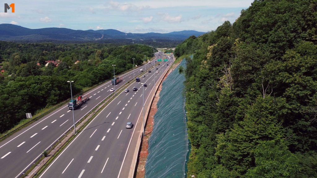 Geotehnička zaštita pokosa s postavljenom mrežom i sidrima – Faza 2 projekta stabilizacije terena